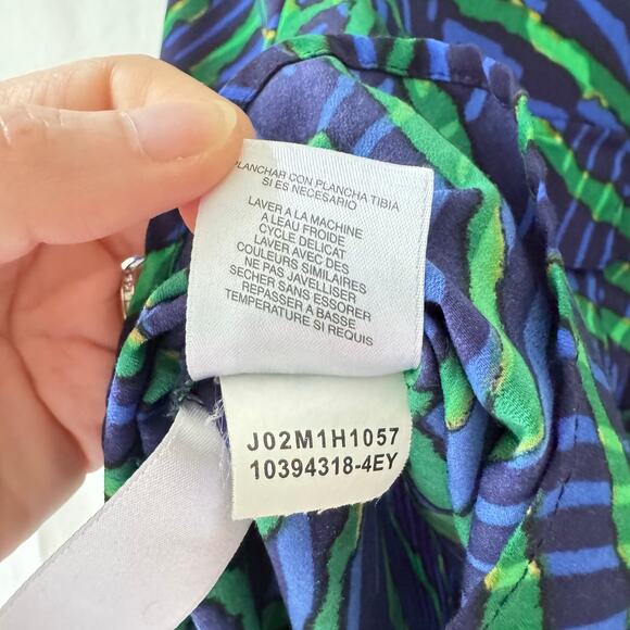 Anne Klein Women’s L Flowy Abstract Print Blouse Button Up Roll Tab Sleeves EUC - Picture 11 of 11